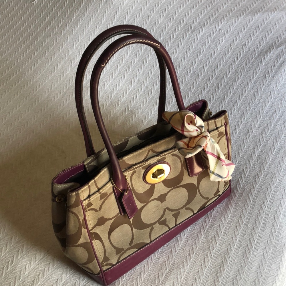 Beautiful Coach Satchel with Scarf and dust cover - Picture 7 of 8